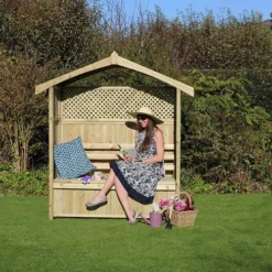 Hampshire Arbour With Storage Box And Cushion